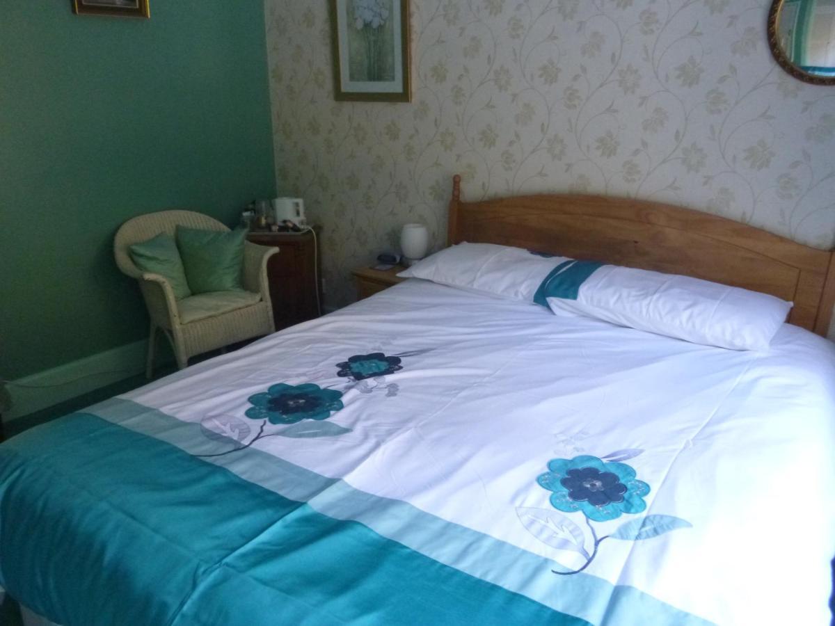 Chart House Bed And Breakfast Dorking Exteriér fotografie