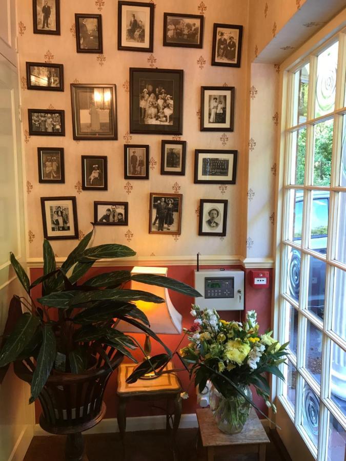 Chart House Bed And Breakfast Dorking Exteriér fotografie